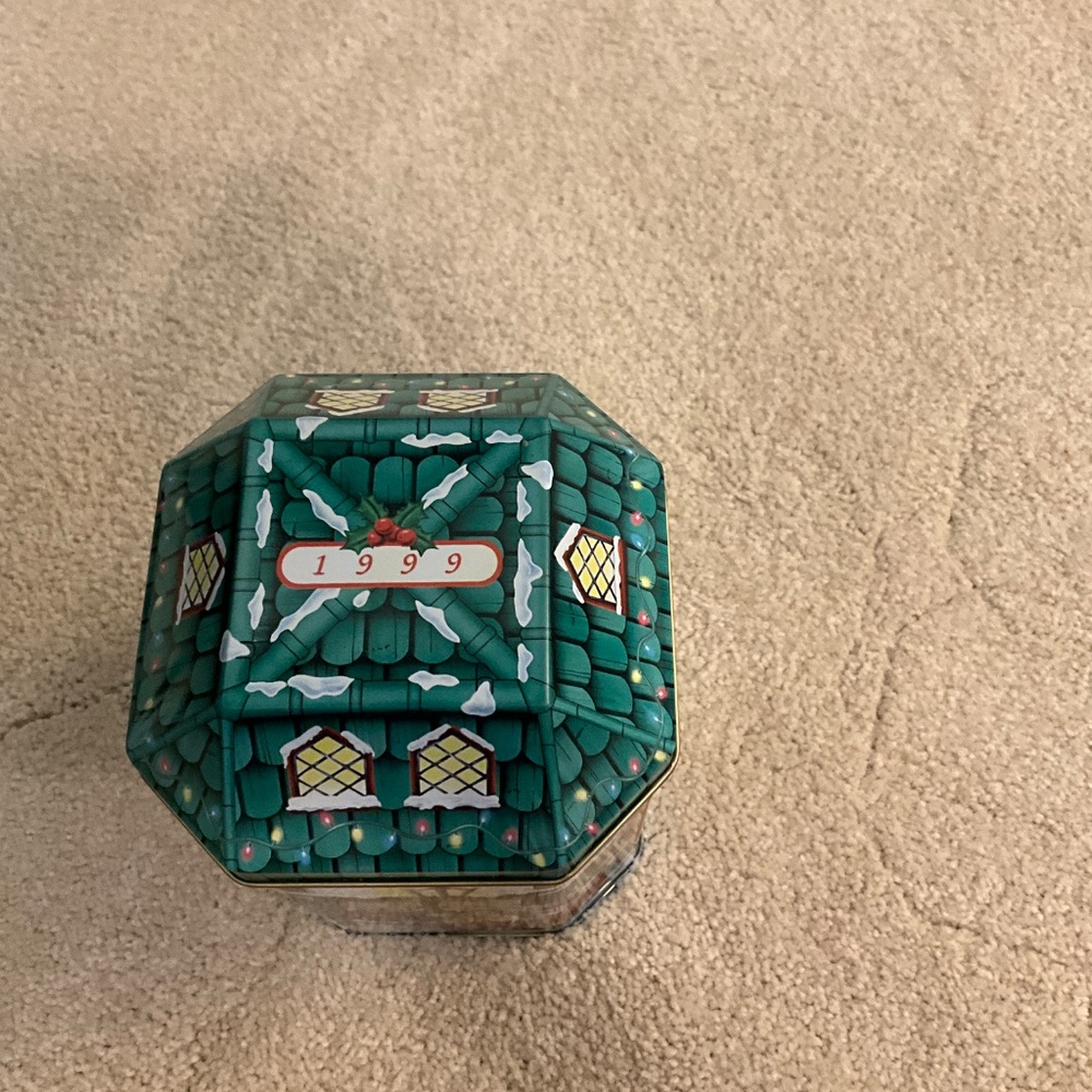 M&MS tin - Picture 4 of 5